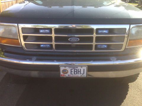 1995 Ford Bronco - Front view of a 1995 Ford Bronco, showing its grille and Oregon license plate.