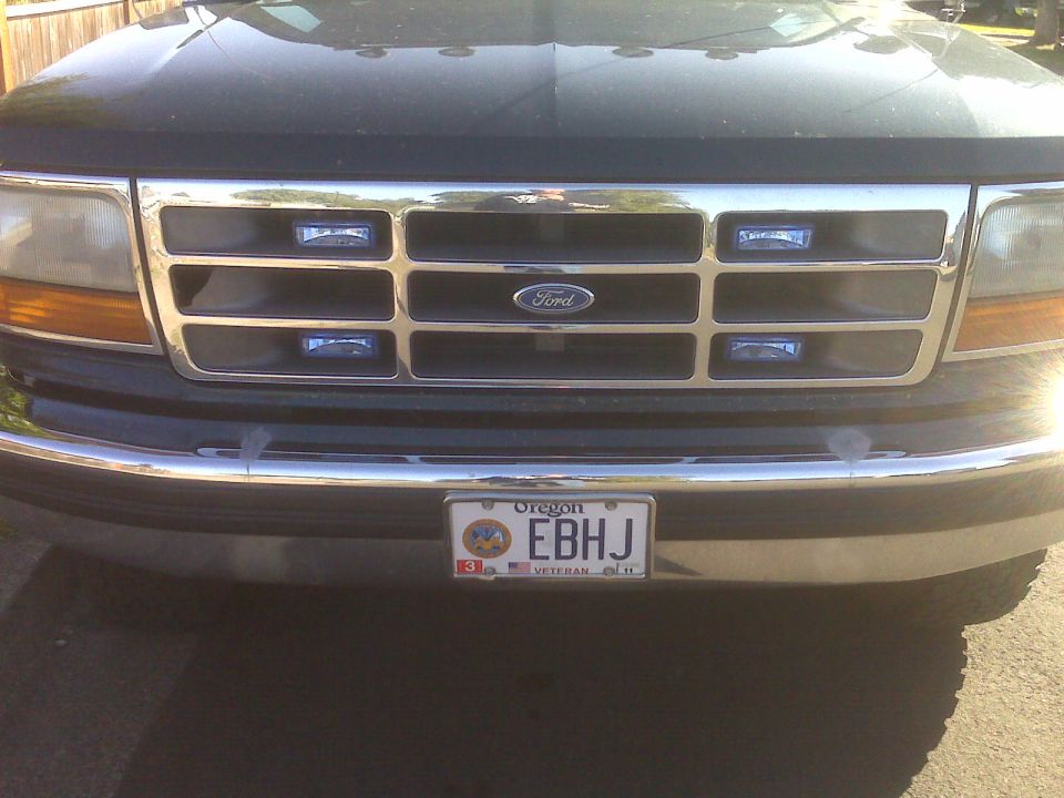 1995 Ford Bronco front grille with chrome accents and Ford emblem. Oregon license plate EB HJ