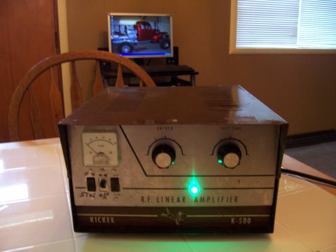1978 Ford F-150 - An RF Linear Amplifier with a Kicker K-500 model designation is shown on a table.