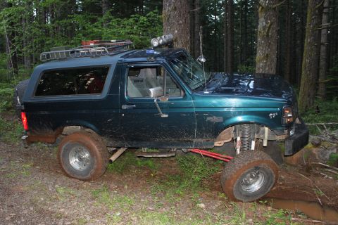 1995 Ford Bronco - This 1995 Ford Bronco is equipped for off-road adventures with a roof rack and lifted suspension.