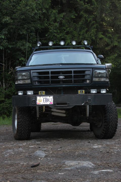 1995 Ford Bronco - This 1995 Ford Bronco is presented from a front-facing perspective, an aftermarket bumper and auxiliary lighting.