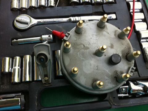 1992 Ford F-150 - Old cap and rotor. Not sure of brand or age.