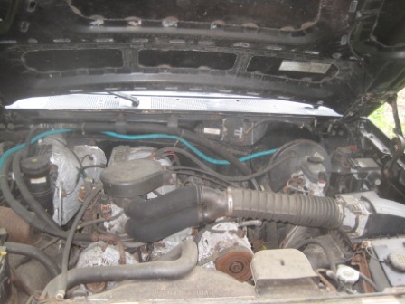 1993 Ford Bronco - The engine bay of a truck is shown, with a watermark for "SUPERMOTORS" on the lower right corner.