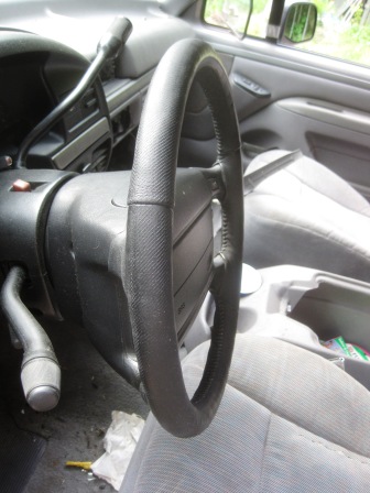 1993 Ford Bronco - Interior view of a vehicle's steering wheel and dashboard, with a SUPERMOTORS watermark visible.