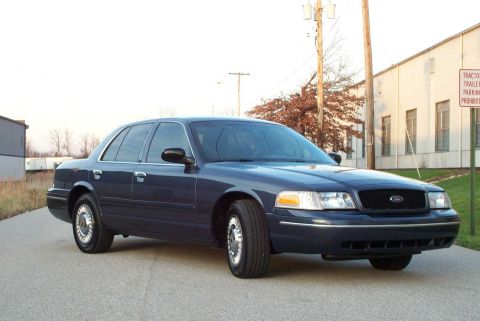 1998 Ford Crown Victoria - Notice that the chrome bumper strips are still on the Vic in these pics.