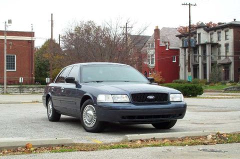 1998 Ford Crown Victoria - A dirty looking Vic in Nov. '02.