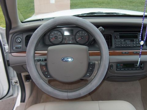 2006 Ford Crown Victoria photo