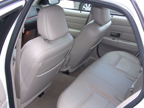 2006 Ford Crown Victoria photo