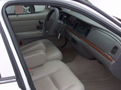 2006 Ford Crown Victoria photo