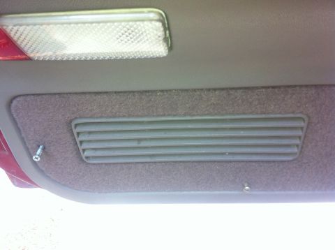 1996 Ford Bronco - Close-up of an interior door panel showing a vent and a light fixture, with a Supermotors.net watermark.
