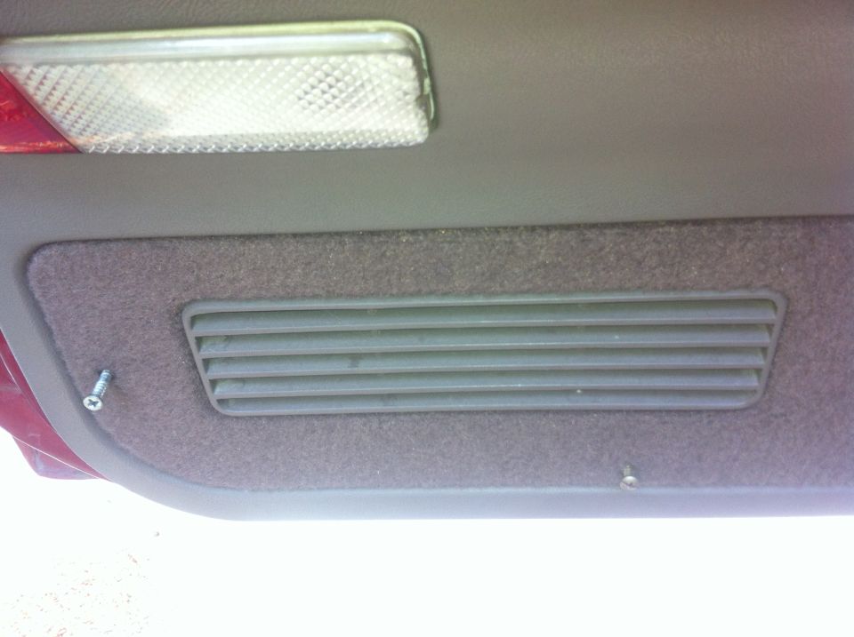 Interior door panel with vent and light. Supermotors.net logo visible