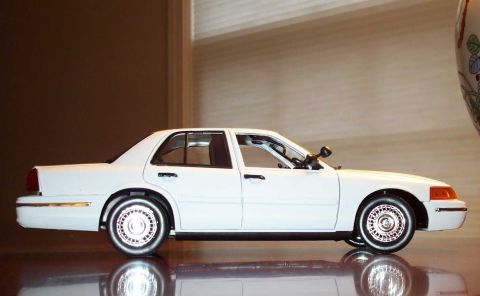 1998 Ford Crown Victoria - Another pic, with flash.