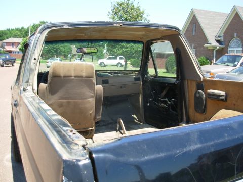 1983 Ford Bronco - This might be its final driveable day. I pulled the headliners, door panels, dash pad & interior trim, right & rear seats, door mirrors, an…