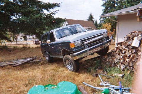 1987 Ford Bronco - front shot, obviously TTB was not ment to flex.