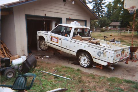 1987 Ford Bronco - puttin a new clutch in my friends truck, and if you where wonderin, yes the clutch is the most expsensive mod on the truck!