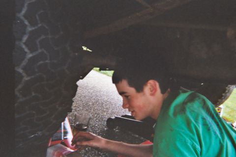 1987 Ford Bronco - bleeding the brakes again! (after the guy up front let up on the brake before i closed the bleeder screw!)