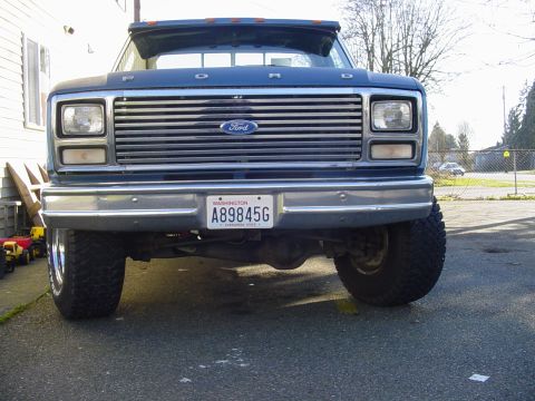 1987 Ford Bronco - Front view of a blue 1987 Ford Bronco, its distinctive grille and a Washington state license plate.