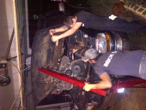 1995 Ford Bronco - Me and a friend of mine pulling out my leaky 302 in preparion to put the 351w in.