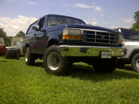 1995 Ford Bronco - Operation: Eight Lug - completed 33X12.50R 16.5 Radial TSL's