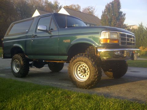1995 Ford Bronco - 4" RC lift installed w/ eight lug conversion