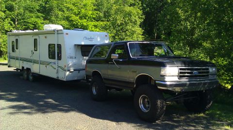 1989 Ford Bronco - This 1989 Ford Bronco is equipped for towing a travel trailer.