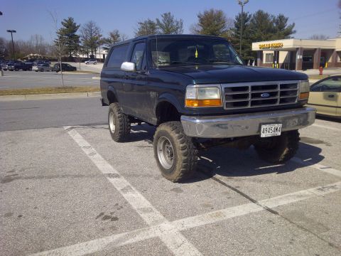 1995 Ford Bronco - 6" lift installed w/ the 33's, soooo goofy