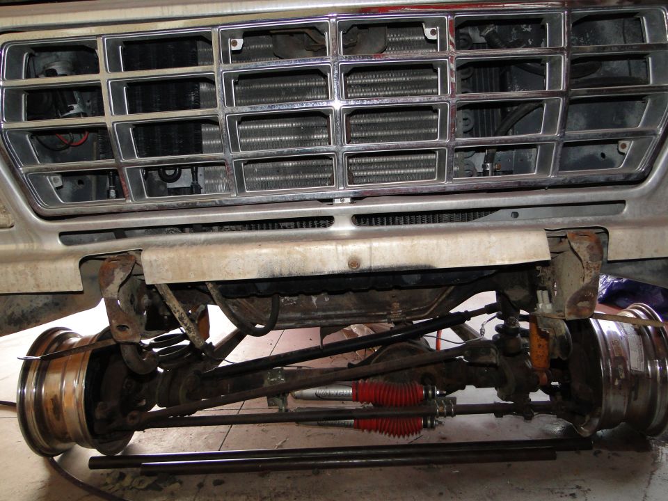 Front grille and suspension of a 1978 Ford Bronco