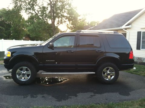 2005 Ford Explorer photo