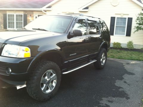 2005 Ford Explorer photo