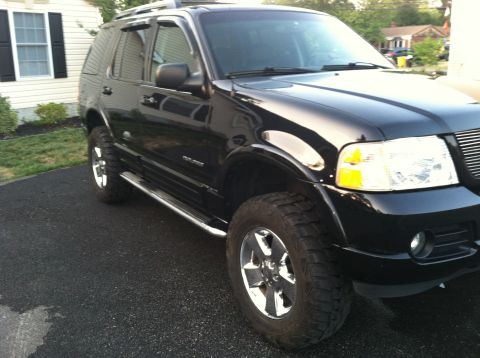2005 Ford Explorer photo