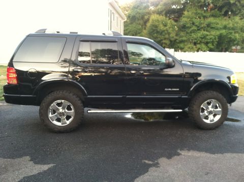 2005 Ford Explorer photo