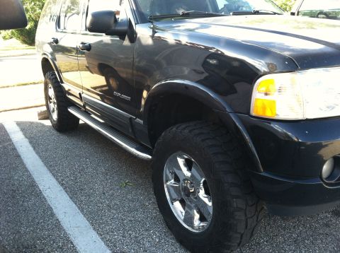 2005 Ford Explorer photo