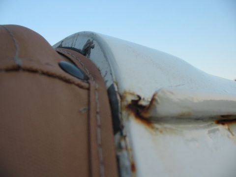 1992 Ford Bronco - back of passenger side rain gutter, rust is the worst here.