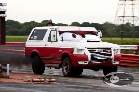 1989 Ford Bronco - This modified Ford Bronco appears to be from the early 1990s, not a 1989 model.