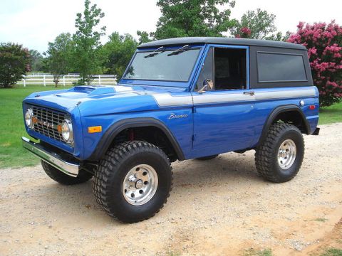 1978 Ford Bronco - This blue 1978 Ford Bronco features a silver stripe and a black hardtop.