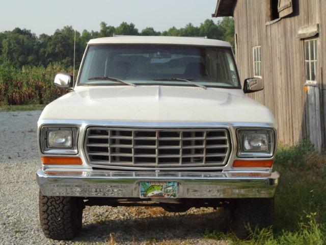 1978 Ford Bronco front view with chrome grille and orange turn signals