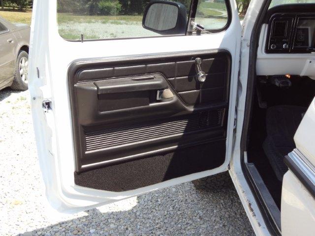 1978 Ford Bronco interior door panel and dashboard