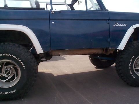 1977 Ford Bronco - shaved rocker panels