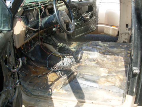 1983 Ford Bronco - Working in killer heat, I pulled the front carpet. [url=http://www.supermotors.net/registry/2742/79887-4] http://www.supermotors.net/getfil…