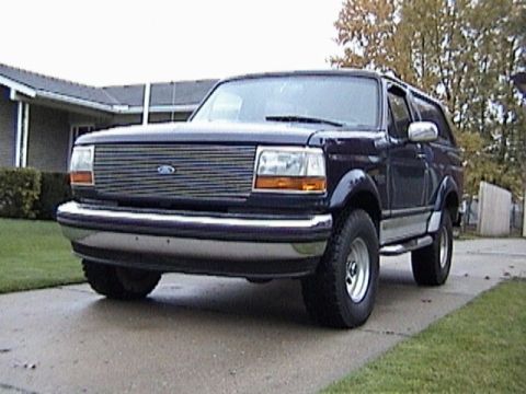 1995 Ford Bronco - This 1995 Ford Bronco features a distinctive horizontal grille and chrome bumper.
