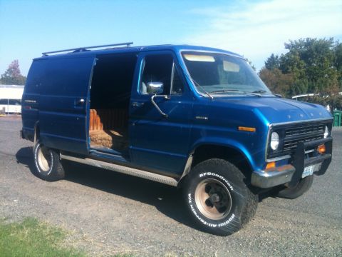 1977 Ford E350 - This blue 1977 Ford E350 van features a lifted suspension and BFGoodrich All-Terrain tires.