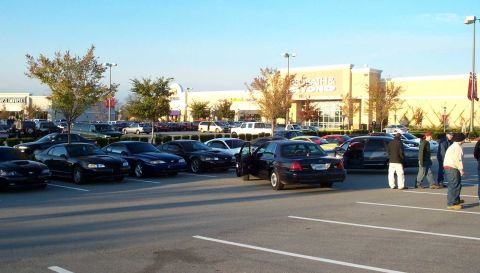 1998 Ford Crown Victoria - Busted! Some idiot thought that this was an accident and called mall security.