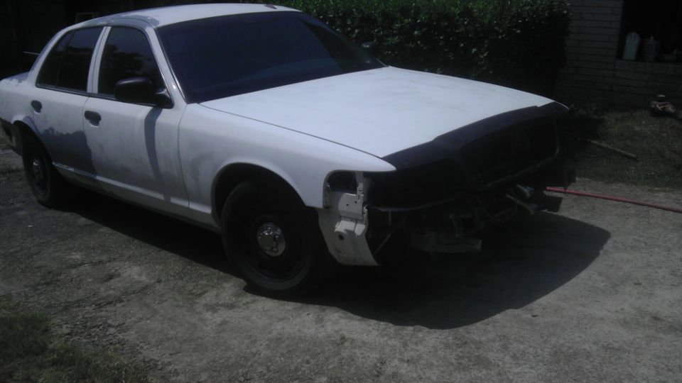 White 2004 Ford Crown Victoria, 3/4 front view, missing bumper