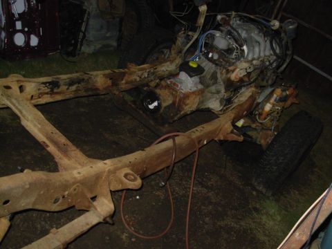 1983 Ford Bronco - The engine/trans is only held in by the 8 bolts for the perches, and the PS hoses. I almost haven't touched the front axle. [url=http://www…