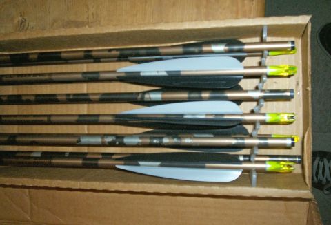 1993 Ford Bronco - Box of six camouflage arrows with light blue fletching and yellow nocks is shown.