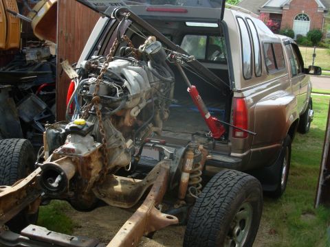1983 Ford Bronco - The bed crane is going in again - this time, engine & trans together. Let's see if it survives! [url=http://www.supermotors.net/registry/27…