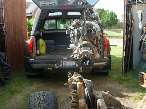1983 Ford Bronco - It took a few tries to get the rigging right, but it's up & away. [url=http://www.supermotors.net/registry/2742/79887-4] http://www.supermo…