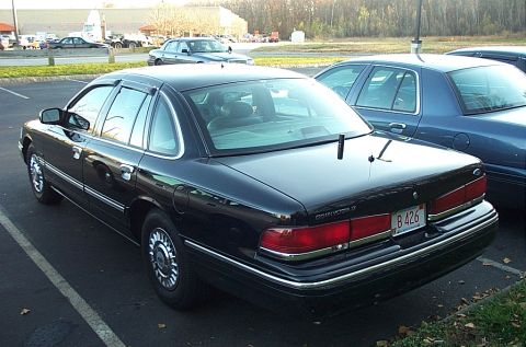1991 Ford LTD Crown Victoria - Rear view of a black 1990s Ford Crown Victoria showing its license plate B 426.