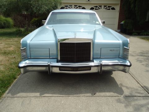 2001 Ford Crown Victoria - Front view of a light blue Lincoln Town Car from the 1970s parked in a driveway.