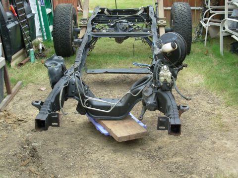 1983 Ford Bronco - I manhandled the frame onto the loose rear axle (OK, I DROPPED IT), bolted up the fronts of the springs, set the engine crossmember onto a…